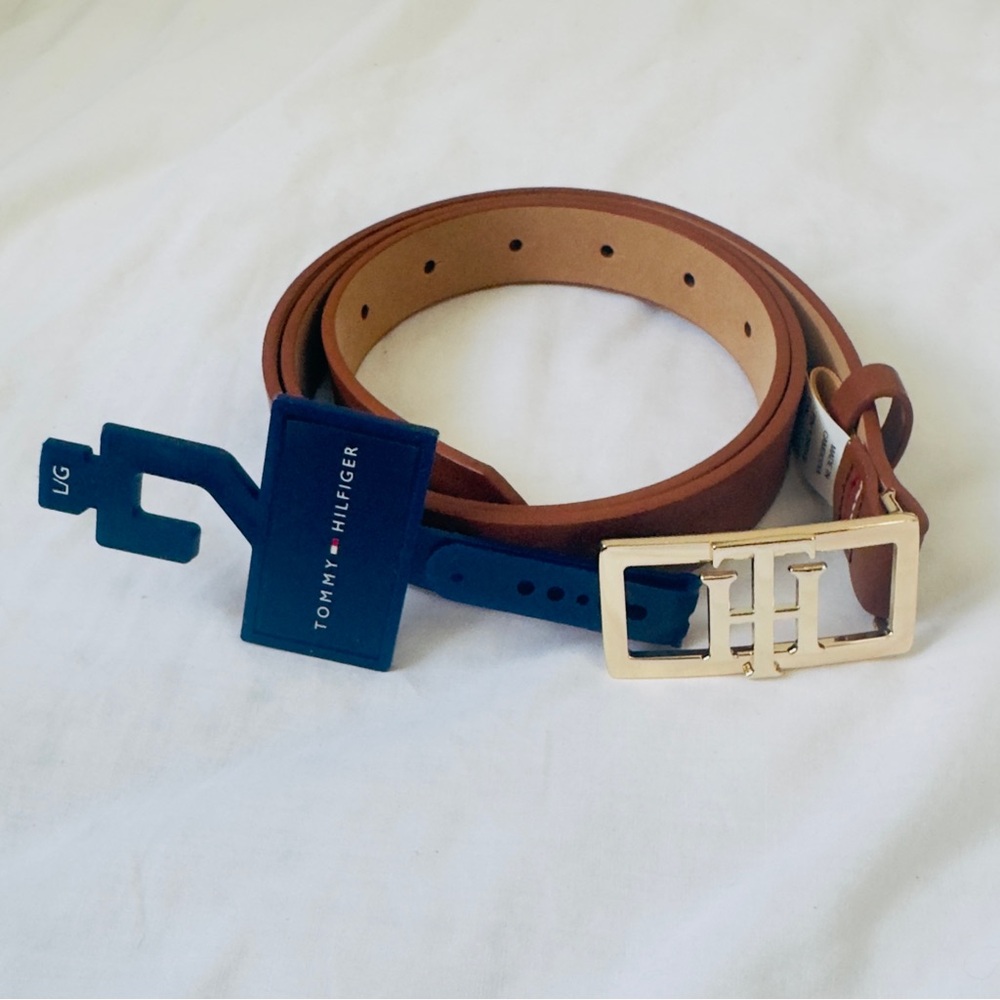 Tommy Hilfiger Camel Women’s Belt with Gold Buckle. Size L. New